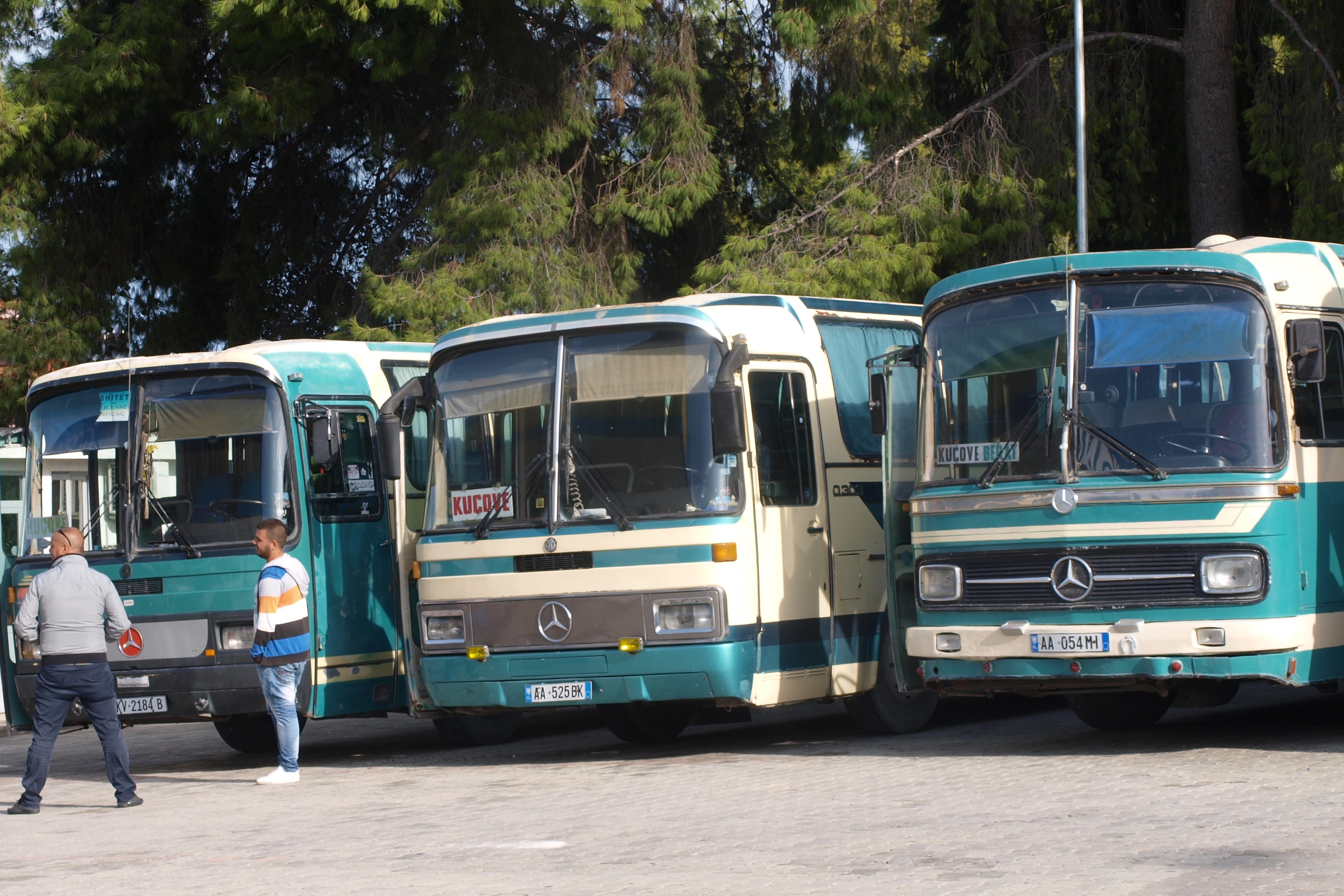 Openbaar (bus) vervoer in Albanie. 